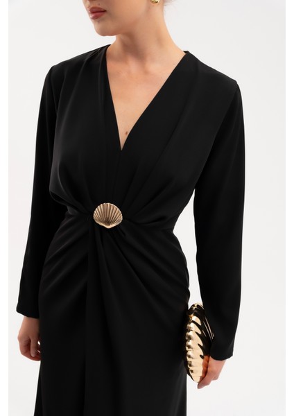 Kadın Siyah Istiridye Aksesuarlı Uzun Kol Elbise fırsatları