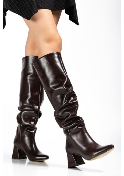 Kahve Kırışık Rugan Körüklü Kalın Topuklu Günlük Bayan Çizme modelleri