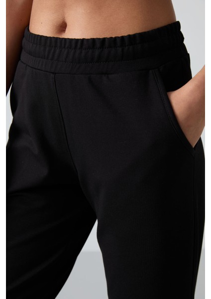 Siyah Yüksek Bel Cepli Rahat Form Klasik Paça Kadın Eşofman Alt - 94584