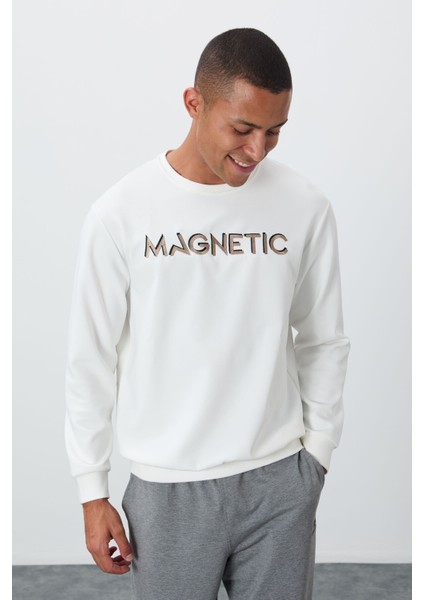 Ekru Yazı Nakışlı O Yaka Rahat Form İçi Polarlı Erkek Sweatshirt - 88020