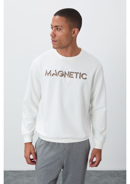 Ekru Yazı Nakışlı O Yaka Rahat Form İçi Polarlı Erkek Sweatshirt - 88020