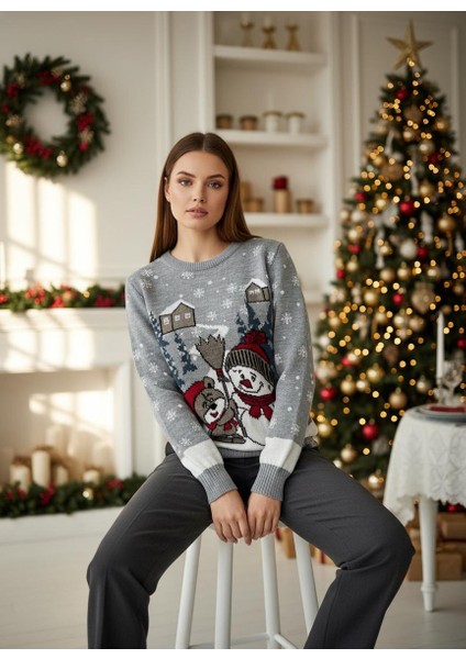 Kadın Yılbaşı Temalı Kardan Adam ve Ayıcık Desenli Triko Kazak