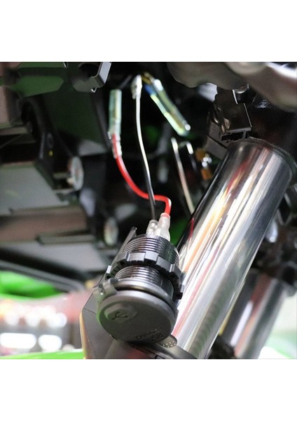Motosiklet USB Şarj Aleti Voltaj Göstergesi ile USB + Tip-C Bağlantı Noktası Soketi Kawasaki Ninja 400 650 Için Versys 650 Aksesuarları (Yurt Dışından) indirimleri