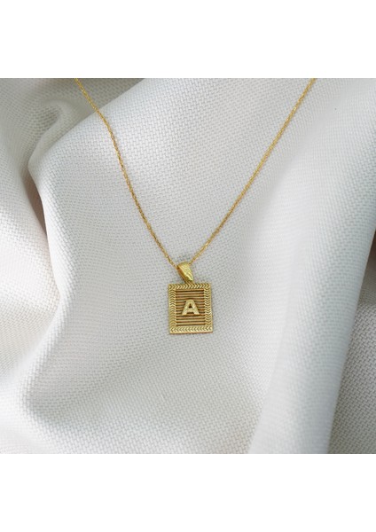 Kadın 925 Ayar Gümüş Altın Kaplama Harfli Çerçeve Model Kolye