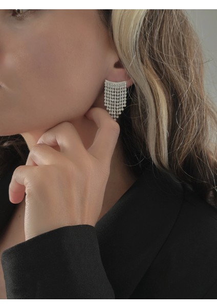 Sallantılı Minimal Beyoğlu Taşlı Gümüş Renk Küpe