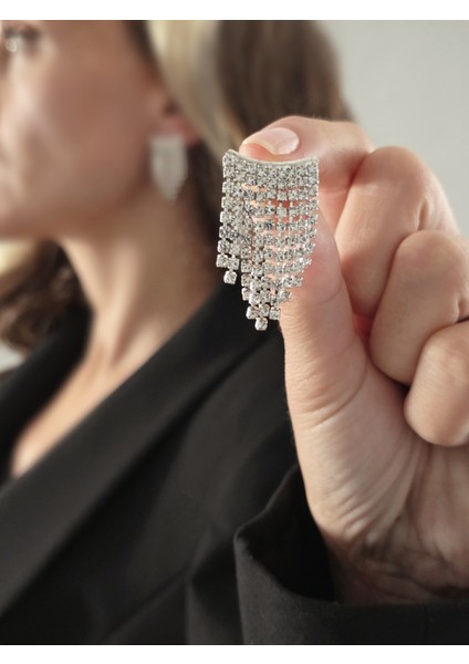 Sallantılı Minimal Beyoğlu Taşlı Gümüş Renk Küpe modelleri