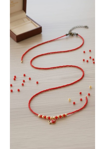 Esu Balık Detay Kırmızı Boncuk Kolye modelleri