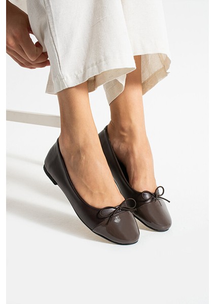 Kahverengi Rugan Burunlu Fiyonk Detaylı Kadın Babet –vegan Deri, Kaymaz Taban, Günlük & Ofis Şıklığı fırsatları