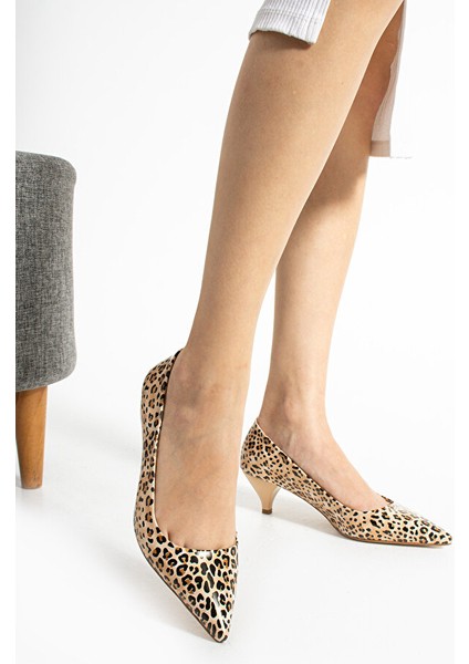 Parlak Rugan Bej Leopar Desen 5cm Topuk Sivri Burun Kadın Stiletto Günlük Rahat Kalıp Ayakkabı