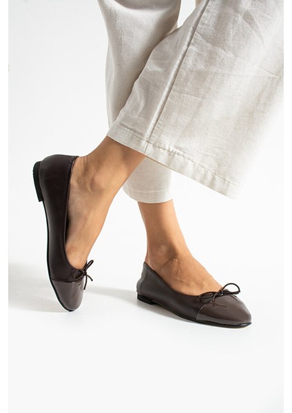 Kahverengi Rugan Burunlu Fiyonk Detaylı Kadın Babet –vegan Deri, Kaymaz Taban, Günlük & Ofis Şıklığı modelleri