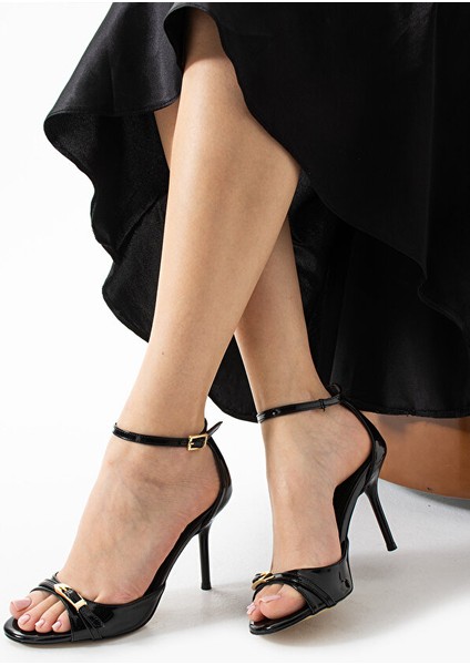 Kadın Yazlık Topuklu Sandalet Siyah Rugan 9 cm Hafızalı Pedli Vegan Deri Rahat Şık Tokalı