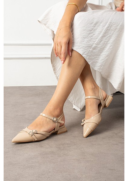 Bej Rugan Bilekten Bağlamalı Çift Tokalı Sivri Burun Düşük Topuk Kadın Ayakkabı