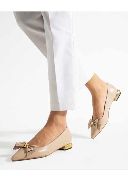 Bej Mat Vegan Deri Fiyonklu Altın Topuklu Sivri Burun Rahat Kadın Babet Ayakkabı Modeli fiyatları