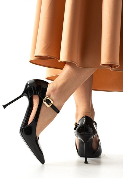 Siyah Rugan Bilekten Tokalı Stiletto – Ince Topuk, Rahat Kalıp, Sivri Burun fırsatları