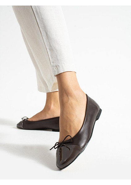 Kahverengi Rugan Burunlu Fiyonk Detaylı Kadın Babet –vegan Deri, Kaymaz Taban, Günlük & Ofis Şıklığı fiyatları