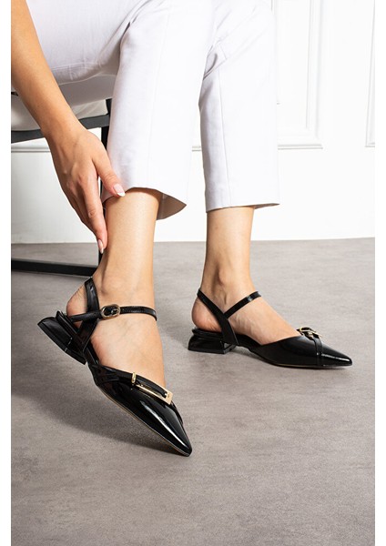 Siyah Rugan Bilekten Bağlamalı Altın Tokalı Sivri Burun Düşük Topuk Kadın Babet Ayakkabı fiyatları