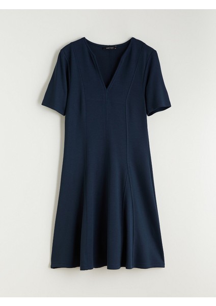 Yeni Sezon V Yaka Belden Oturtmalı Elbise