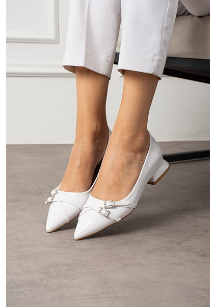 Beyaz Rugan Çift Gümüş Tokalı Sivri Burun Düşük Topuk Kadın Babet Ayakkabı Günlük Kadın Ayakkabı fırsatları