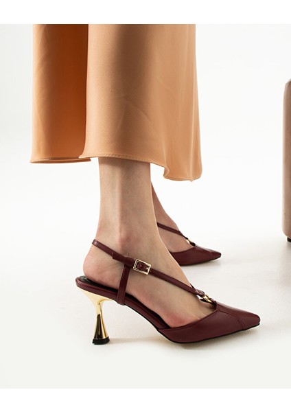 Lüks Bordo Mat Kadın Topuklu Ayakkabı Altın Detaylı Şık ve Zarif Günlük Özel Gün Kombinleri Için modelleri
