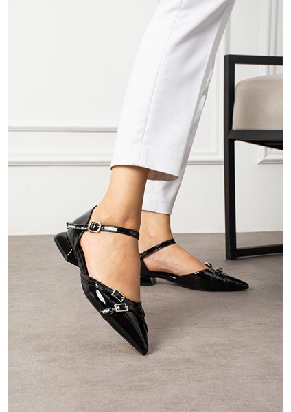 Siyah Rugan Bilekten Bağlamalı Çift Gümüş Tokalı Sivri Burun Düşük Topuk Kadın Babet Ayakkabı fırsatları