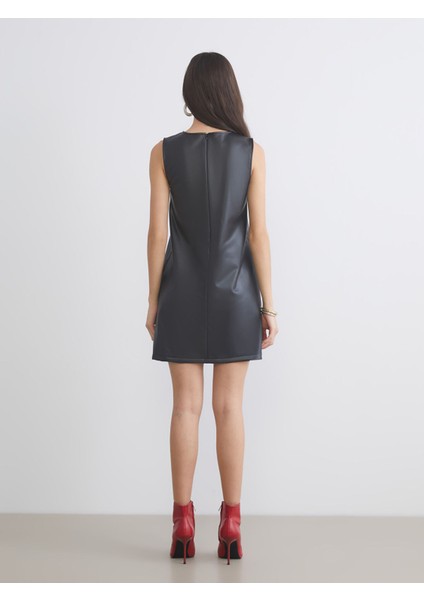 Yeni Sezon Bisiklet Yaka Deri Görünümlü Mini Elbise fırsatları