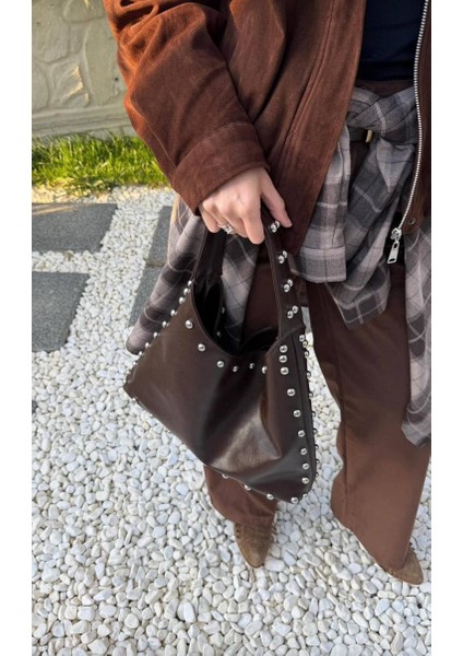 Metal Detaylı Kadın Omuz Çantası – Şık Deri Görünümlü Günlük ve Gece Kombinlerine Uygun Tasarım modelleri