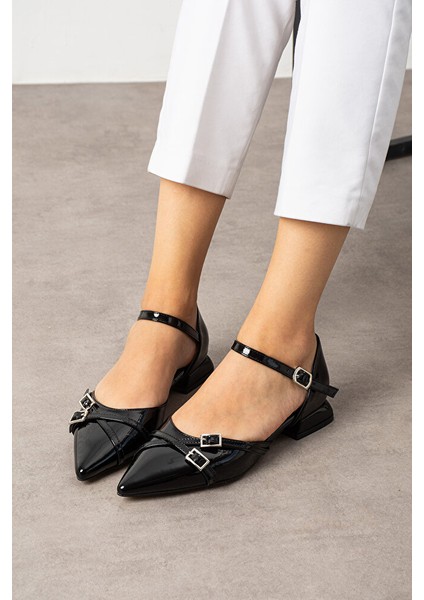 Siyah Rugan Bilekten Bağlamalı Çift Gümüş Tokalı Sivri Burun Düşük Topuk Kadın Babet Ayakkabı fiyatları