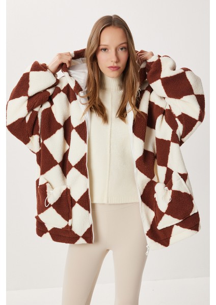 Kapüşonlu Desenli Oversize Peluş Mont LCI0064 Kahverengi Kemik modelleri