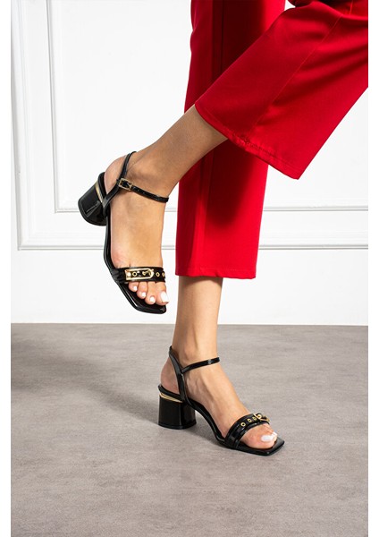 Siyah Rugan Gold Detaylı Bilekten Bantlı Blok Topuk Sandalet fiyatları