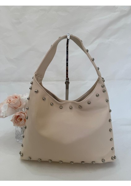 Metal Detaylı Kadın Omuz Çantası – Şık Deri Görünümlü Günlük ve Gece Kombinlerine Uygun Tasarım