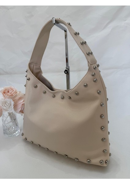 Metal Detaylı Kadın Omuz Çantası – Şık Deri Görünümlü Günlük ve Gece Kombinlerine Uygun Tasarım fırsatları