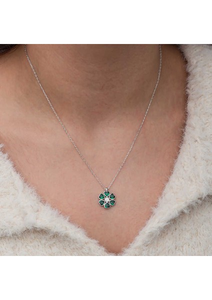 Gümüş Yeşil Kalpli Çiçek Kadın Kolye fırsatları