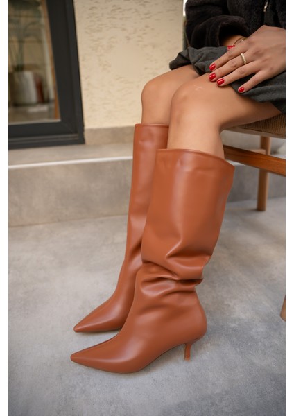 Polka Taba Deri Kadın Sivri Burun Düz Çizme