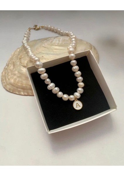 Sertifikalı Gerçek Doğal Beyaz Inci Kadın Kolye Çelik Bağlantı Aparatlı 8 mm Harfli 40CM 7 cm Uzatma