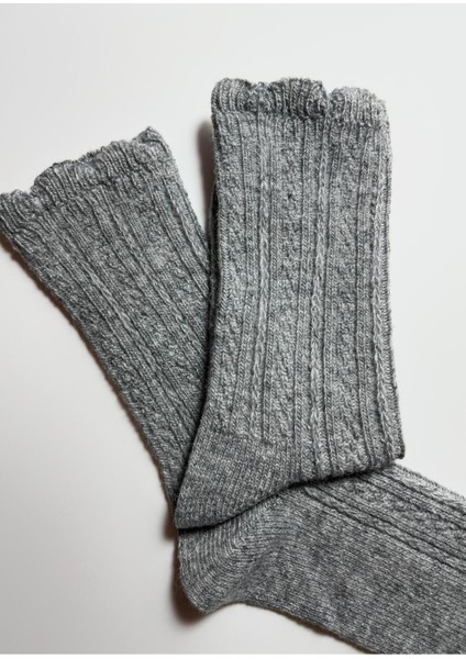 Örgü Desenli Yünlü Kadın Çorabı