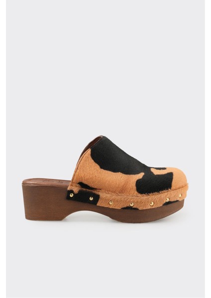 Bej Hayvan Desenli Deri Kadın Terlik