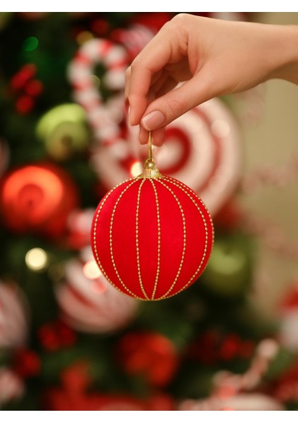 Kadife Yılbaşı Topu – Altın Boncuk Detaylı Çam Ağacı Süsü Kırmızı 10 cm 2'li