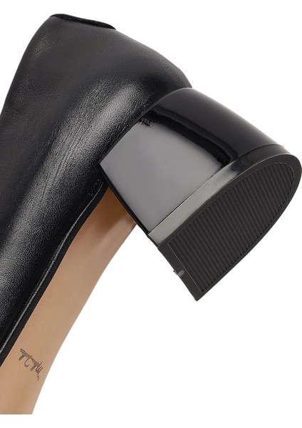 Kadın Siyah Kısa Kalın Topuklu Deri Topuklu Ayakkabı 25AFD412518