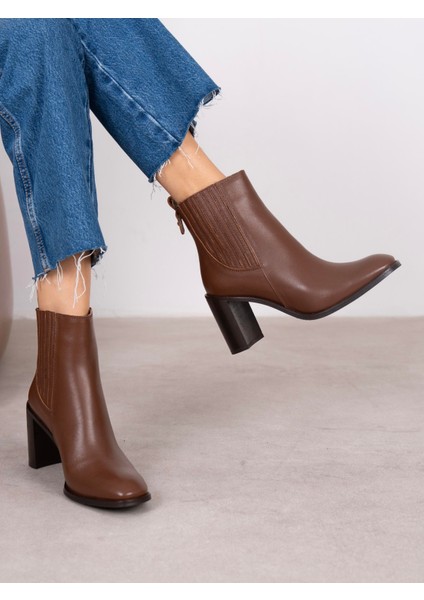 Lucia Taba Hakiki Deri Kadın Bot