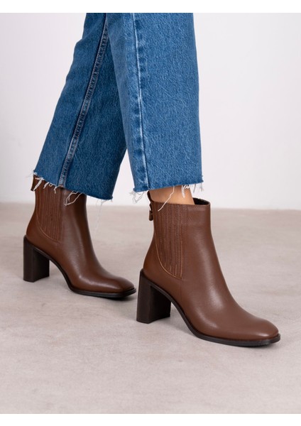 Lucia Taba Hakiki Deri Kadın Bot modelleri