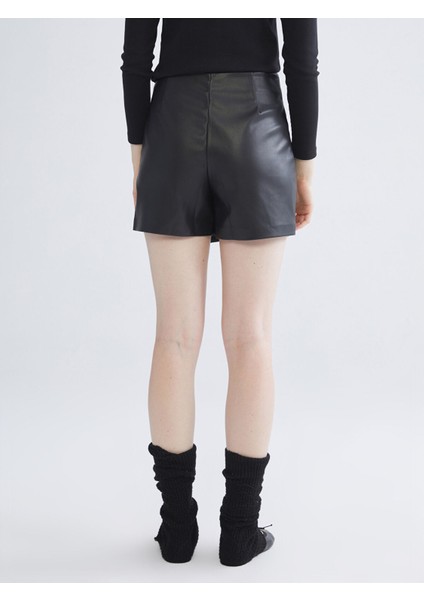 Yeni Sezon Dar Fit Kadın Deri Görünümlü Şort Etek fırsatları