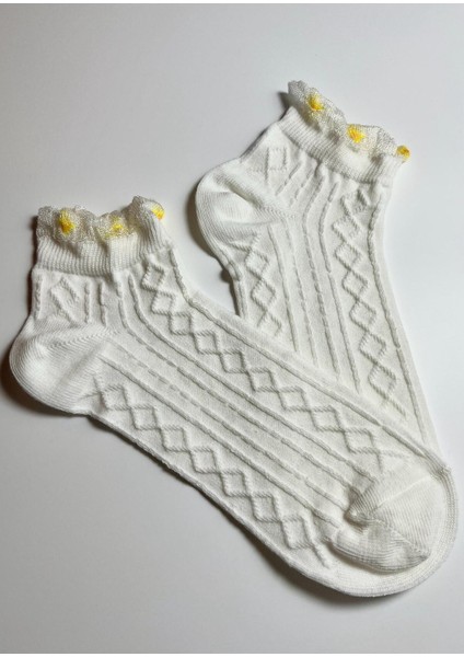 Örgü Kabartmalı Dantel Detaylı Pamuklu Kadın Çorabı modelleri