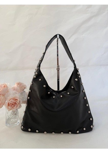 Metal Detaylı Kadın Omuz Çantası – Şık Deri Görünümlü Günlük ve Gece Kombinlerine Uygun Tasarım