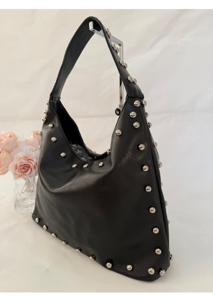 Metal Detaylı Kadın Omuz Çantası – Şık Deri Görünümlü Günlük ve Gece Kombinlerine Uygun Tasarım