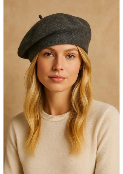 Kadın Füme Triko Fransız Bere – Yumuşak Dokulu Kışlık Model