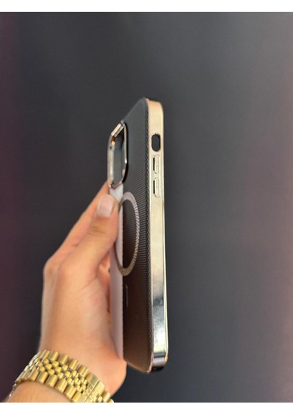 Iphone 11 Uyumlu Siyah Beyaz Sert ve Içi Kadife Suni Deri Magsafe Kılıf fırsatları