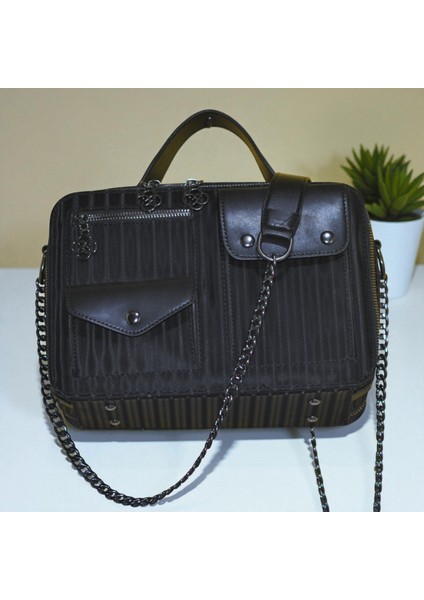 Kadın Zincir Askılı Çok Cepli Şerit Dokulu Çapraz Çanta – Modern ve Kullanışlı Model