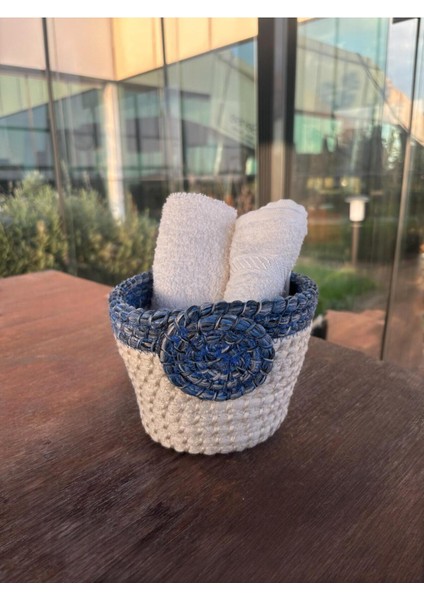 Gül Detaylı Hasır Görünümlü El Yapımı Mini Sepet – Lacivert - Beyaz