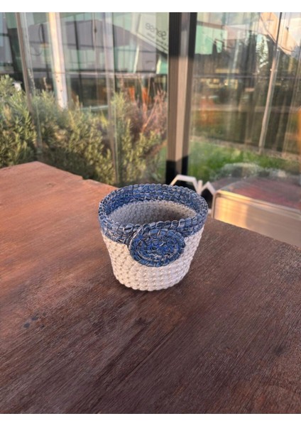 Gül Detaylı Hasır Görünümlü El Yapımı Mini Sepet – Lacivert - Beyaz