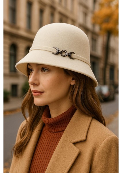Kadın Yün Cloche Bucket Şapka – Zincir Tokalı Modern Tasarım